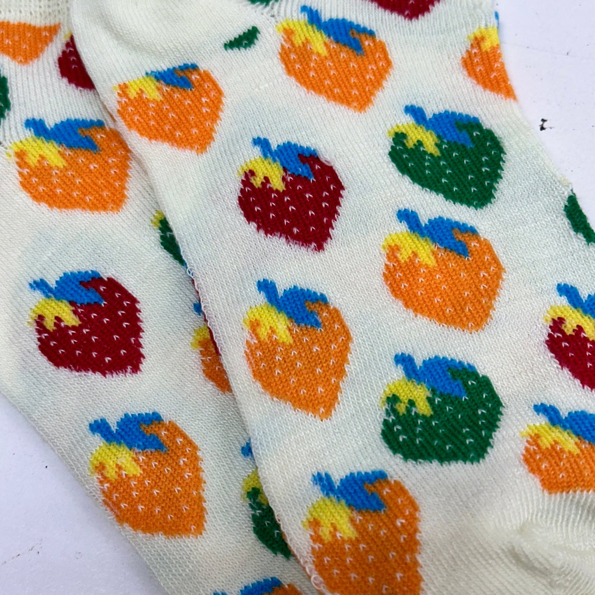 Colorful Strawberry Patterned Ankle Socks (Adult Medium - Women's Shoe Sizes 5-10), StrawAnk-Gray