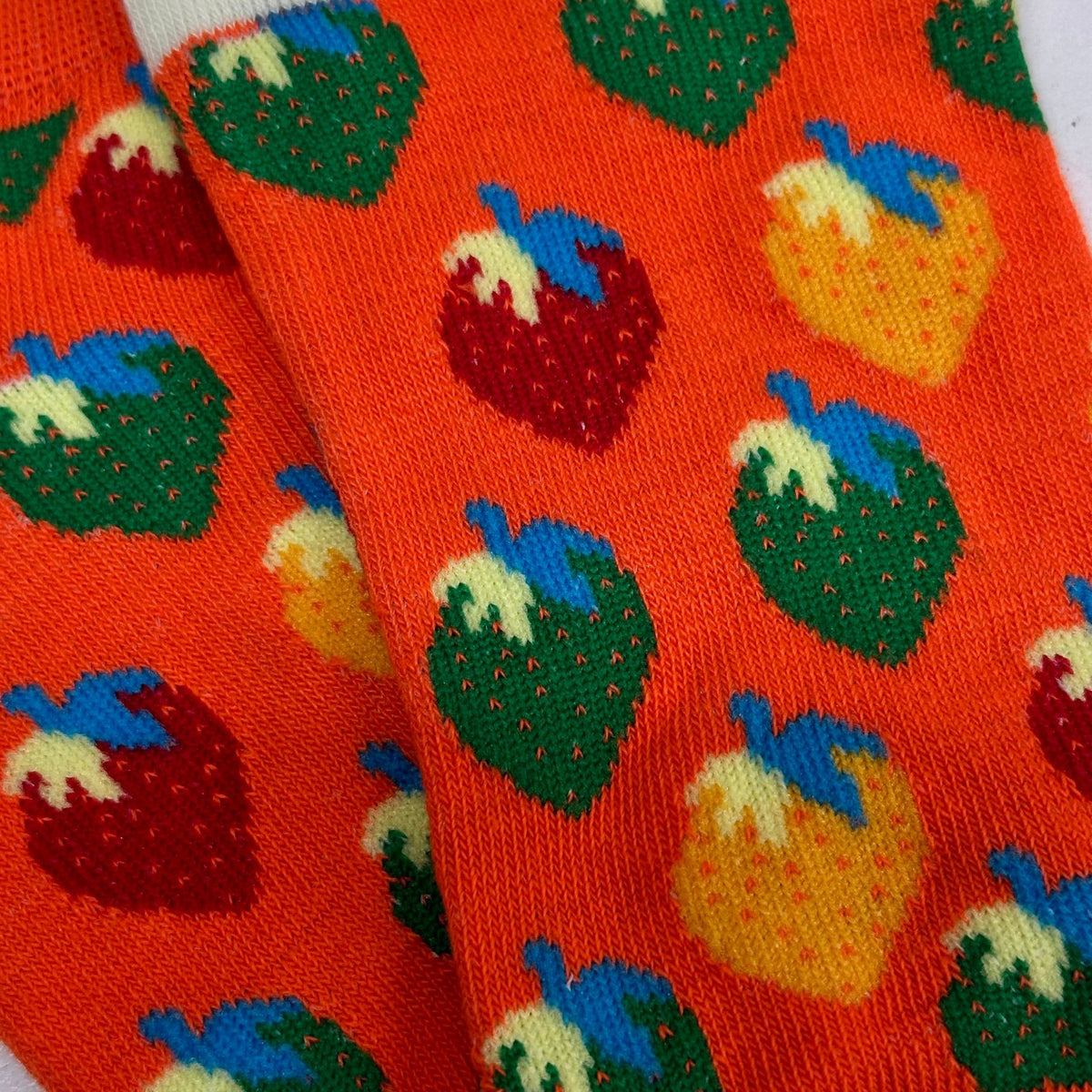 Colorful Strawberry Patterned Ankle Socks (Adult Medium - Women's Shoe Sizes 5-10), StrawAnk-Gray
