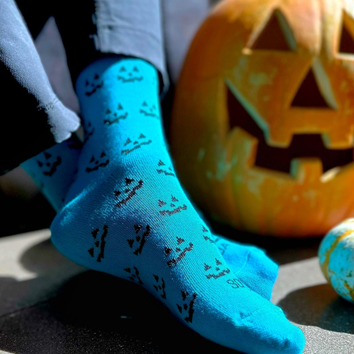 Sophisticated Blue Pumpkin Face Patterned Socks (Adult Large - Men's Shoe Sizes 8-12), BluePumpkinLg