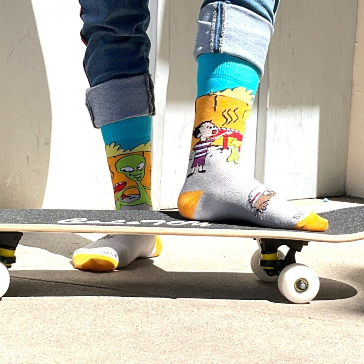 Alien Stealing a Hamburger at a BBQ Socks from the Sock Panda (Adult Small - Shoe Sizes 2-5), Tween Alien Hamburger