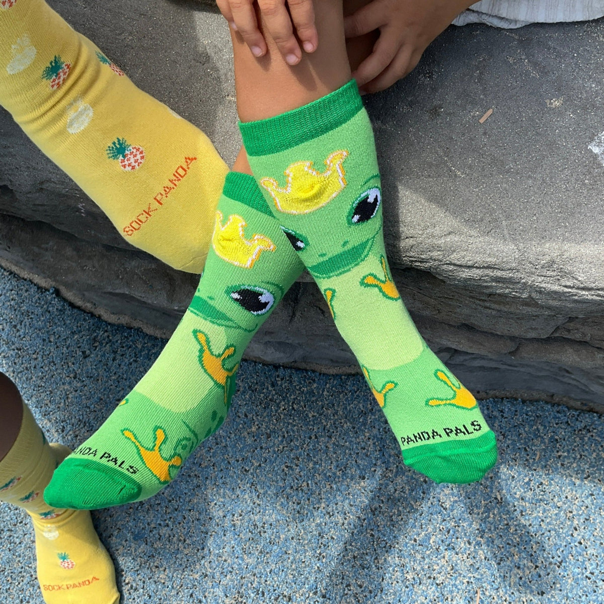 Frog Socks from the Sock Panda (Ages 3-7), FrogfrontMd