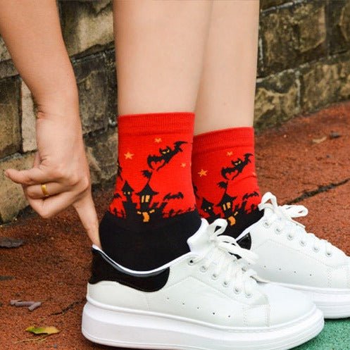 Red Bats and Ghost Over a Haunted House Socks, Ret Bats