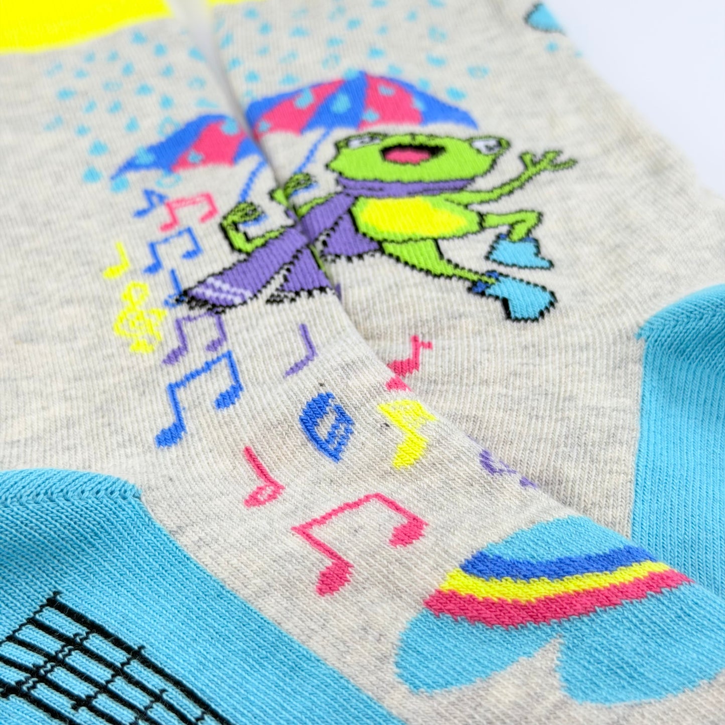Dancing in the Rain Frog Socks from the Socks Panda (Adult Small)