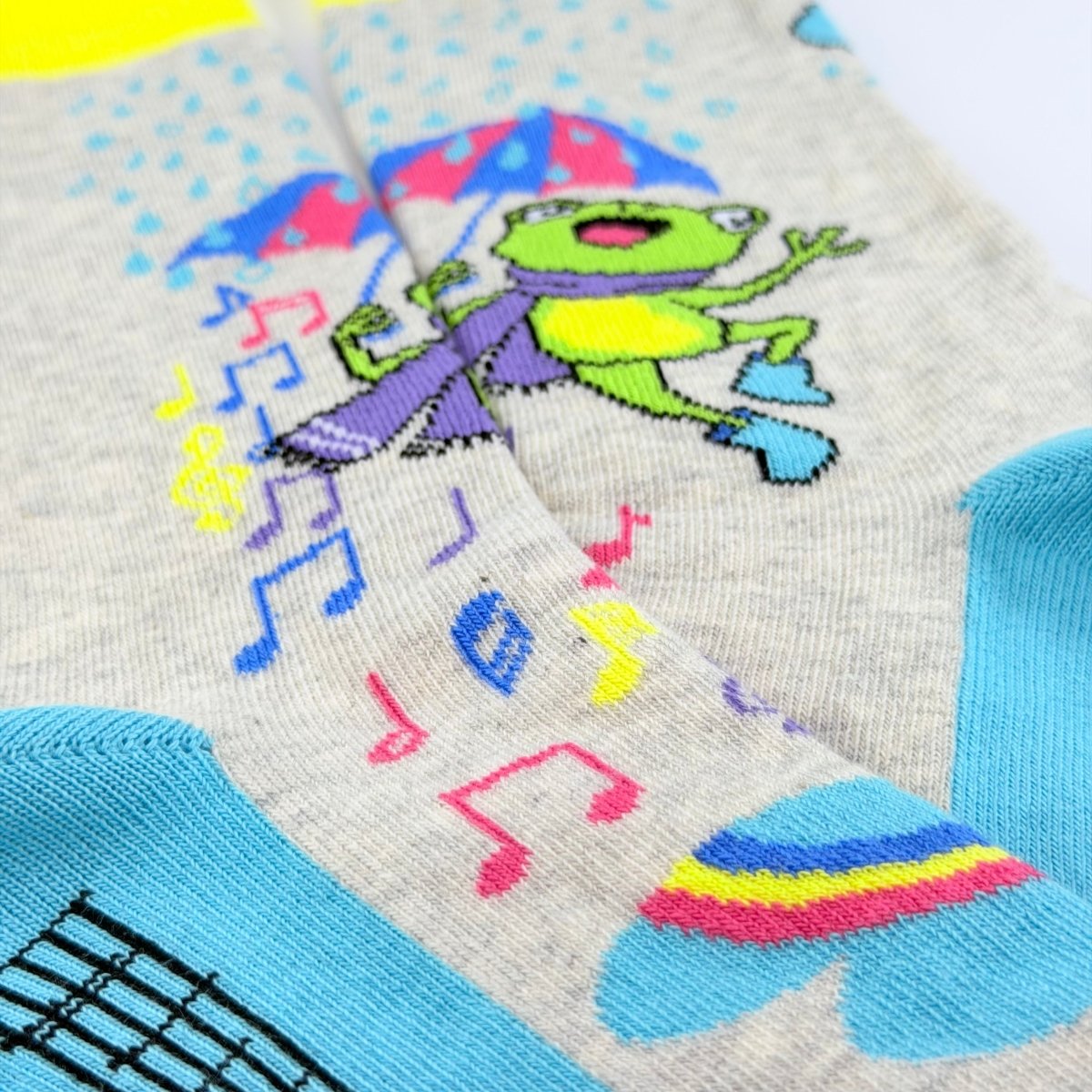 Dancing in the Rain Frog Socks from the Socks Panda (Adult Small) RainFrogSm