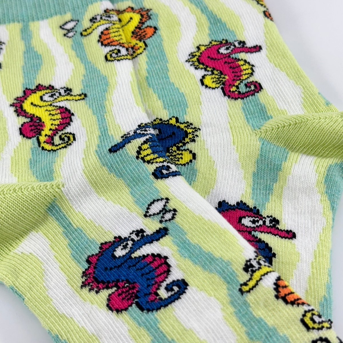 Seahorse Pattern Socks from the Sock Panda (Ages 3 - 7) SeahorsepattMd