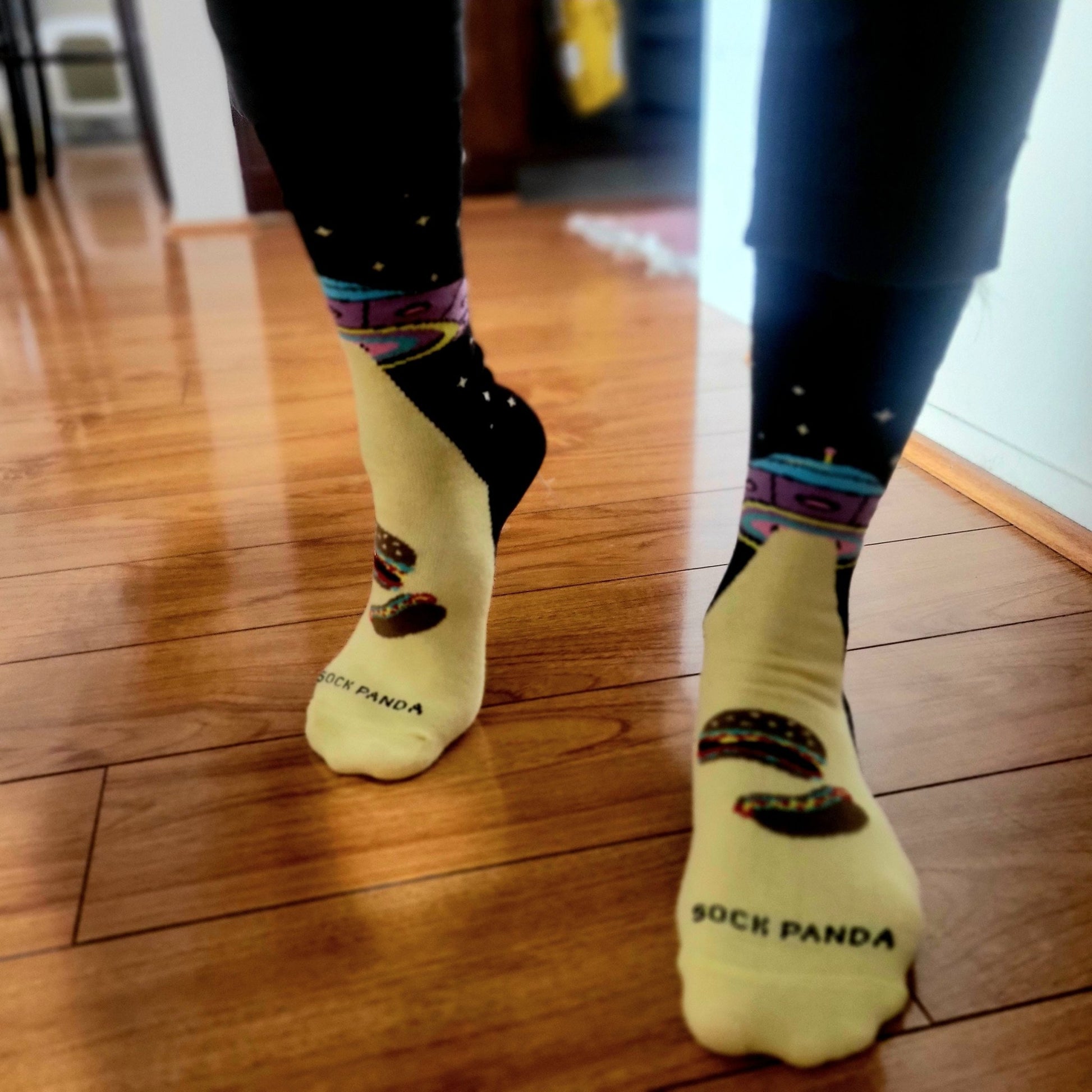 UFO's are Real - Aliens Are Taking Our Leaders Socks (Adult Small - Shoe Sizes 2 - 5)