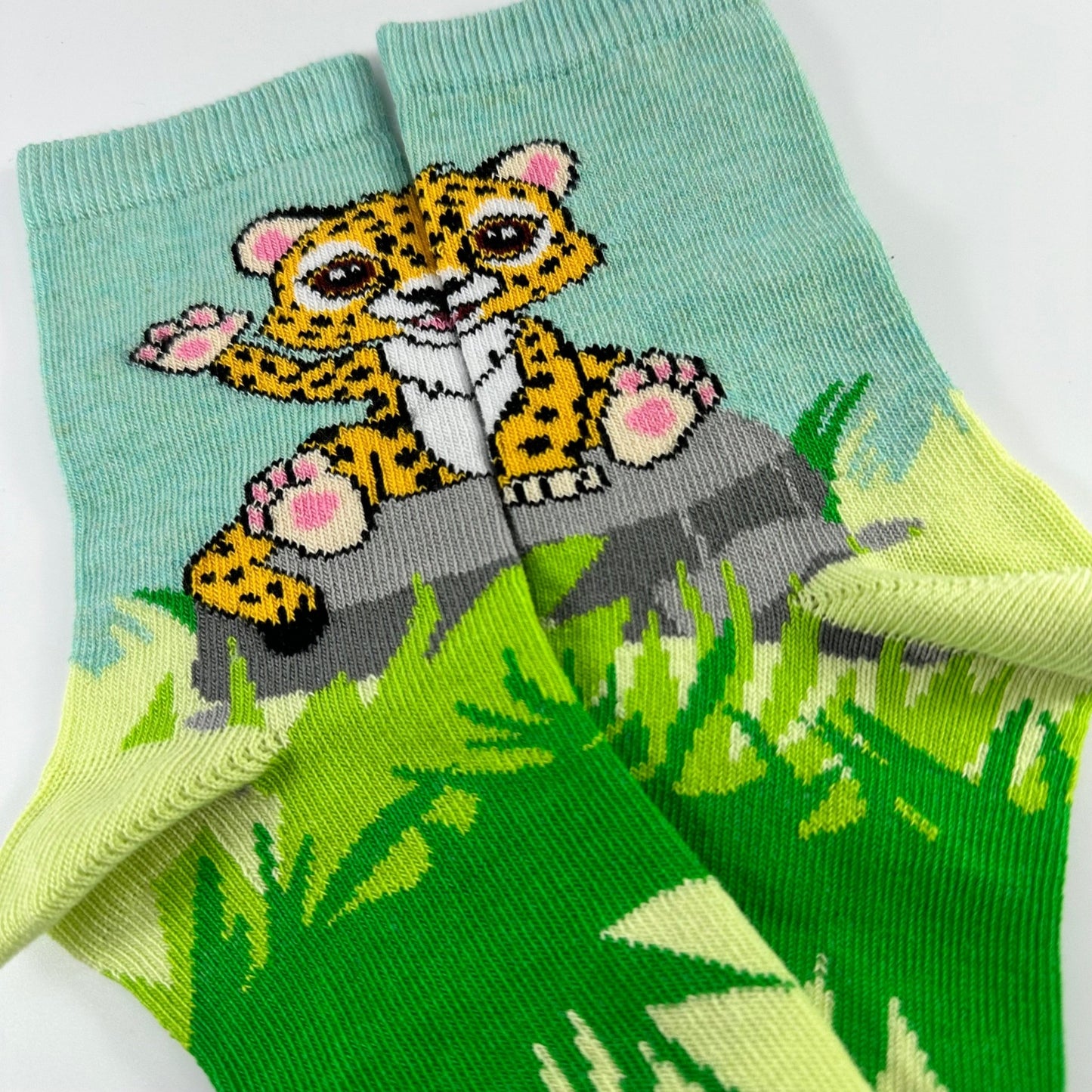 Waving Cheetah Socks from the Sock Panda (Ages 3 - 7)